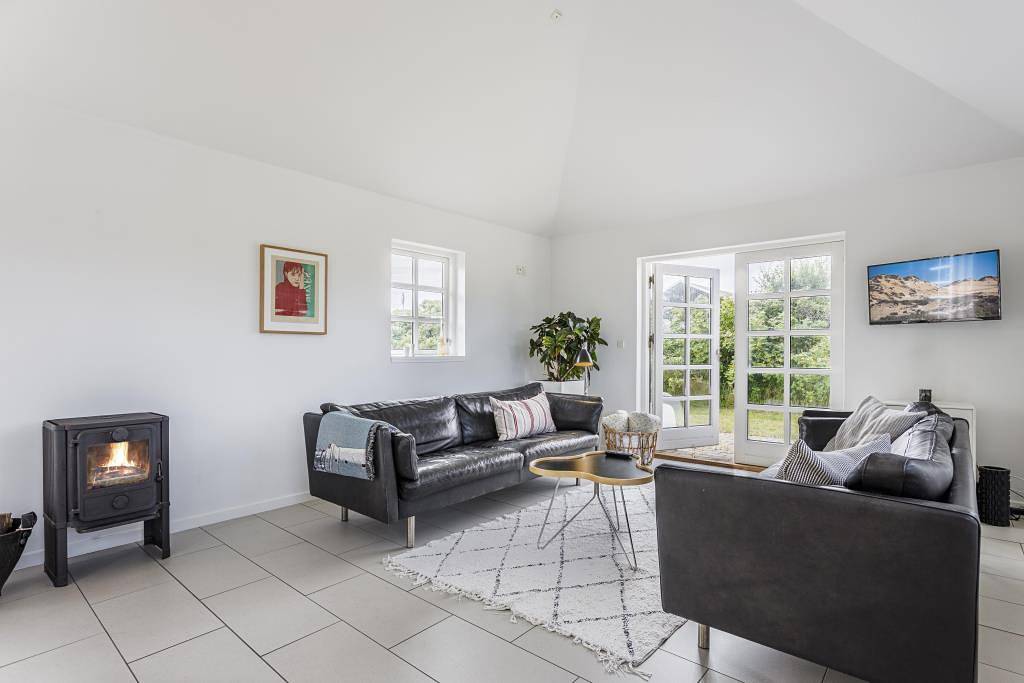 Idyllisches und topmodernes Ferienhaus mit Reetdach bei Tornby Strand in Hirtshals region, Tannisbucht