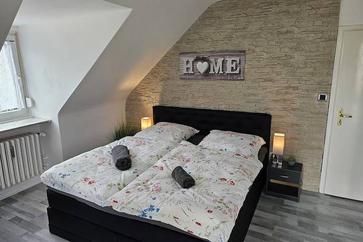 Appartement entier, Appartement lumineux et moderne dans les combles très proche du centre in Wesertor, Cassel (Allemagne)