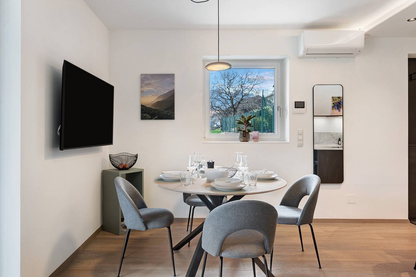 Entire apartment, New Apartment 'Vinea Guesthouse Terrace' with Mountain View, terrace and Air Conditioning in Karneid, Rosengarten-Latemar