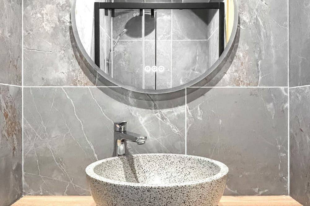 Entire apartment, Hoche A 22 - One Bedroom Apartment, Sleeps 3 in Le Pré-Saint-Gervais, Seine-Saint-Denis