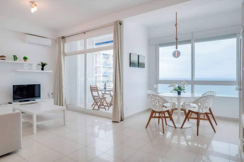 Apartamento entero, Apartamento con vistas frontales al mar y terraza in Marbella Centro, Marbella