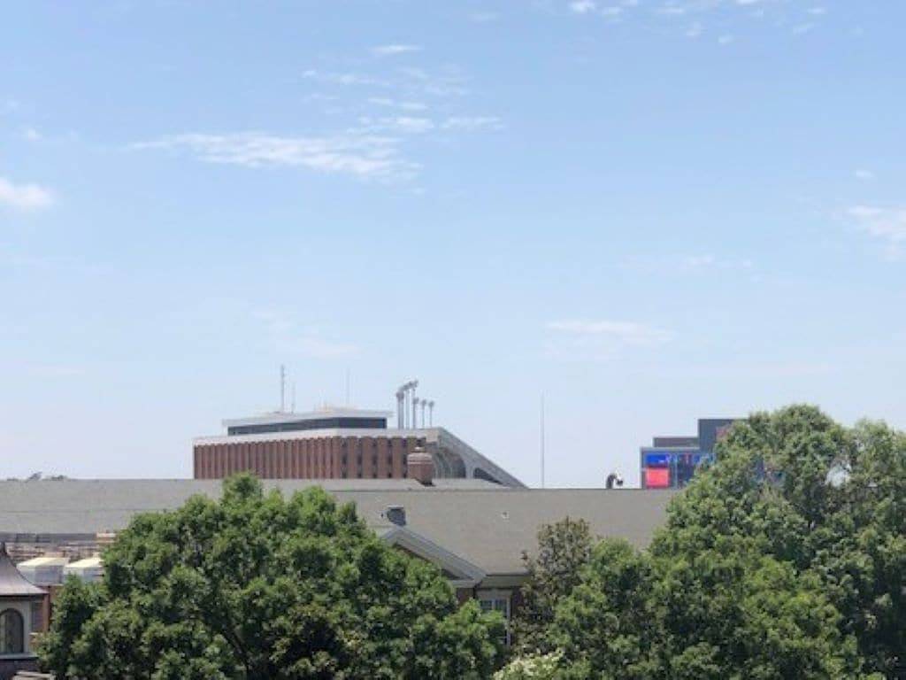 Ganze Wohnung, Luxusferienhaus mit Blick auf das Fußballstadion und 2 Häuserblocks von Toomer's Corner entfernt in Auburn (AL), Alabama