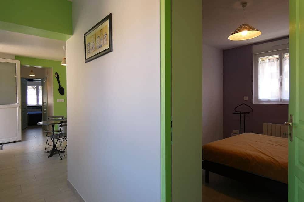 Maison rénovée avec jardin, 3 chambres, à 10 min de Chartres, idéale pour familles et escapades romantiques in Thivars, Région de Chartres