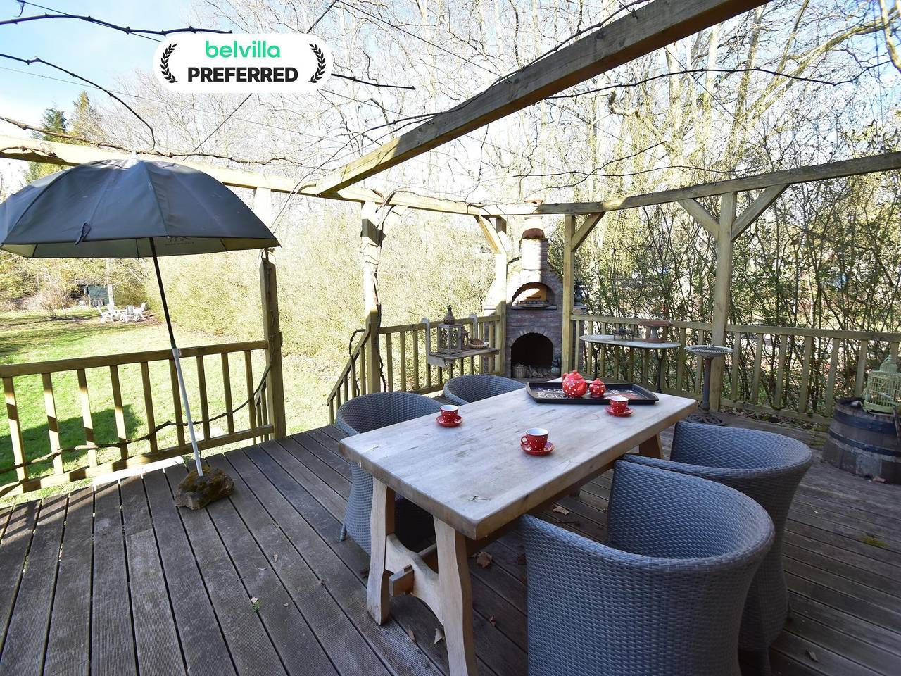 Cabaña en Francia con jardín cerca del lago in Montaron, Nièvre