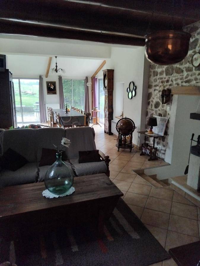 Location de vacances pour 6 personnes, avec terrasse ainsi que vue et jardin, animaux acceptés dans Saint-Vert - 3
