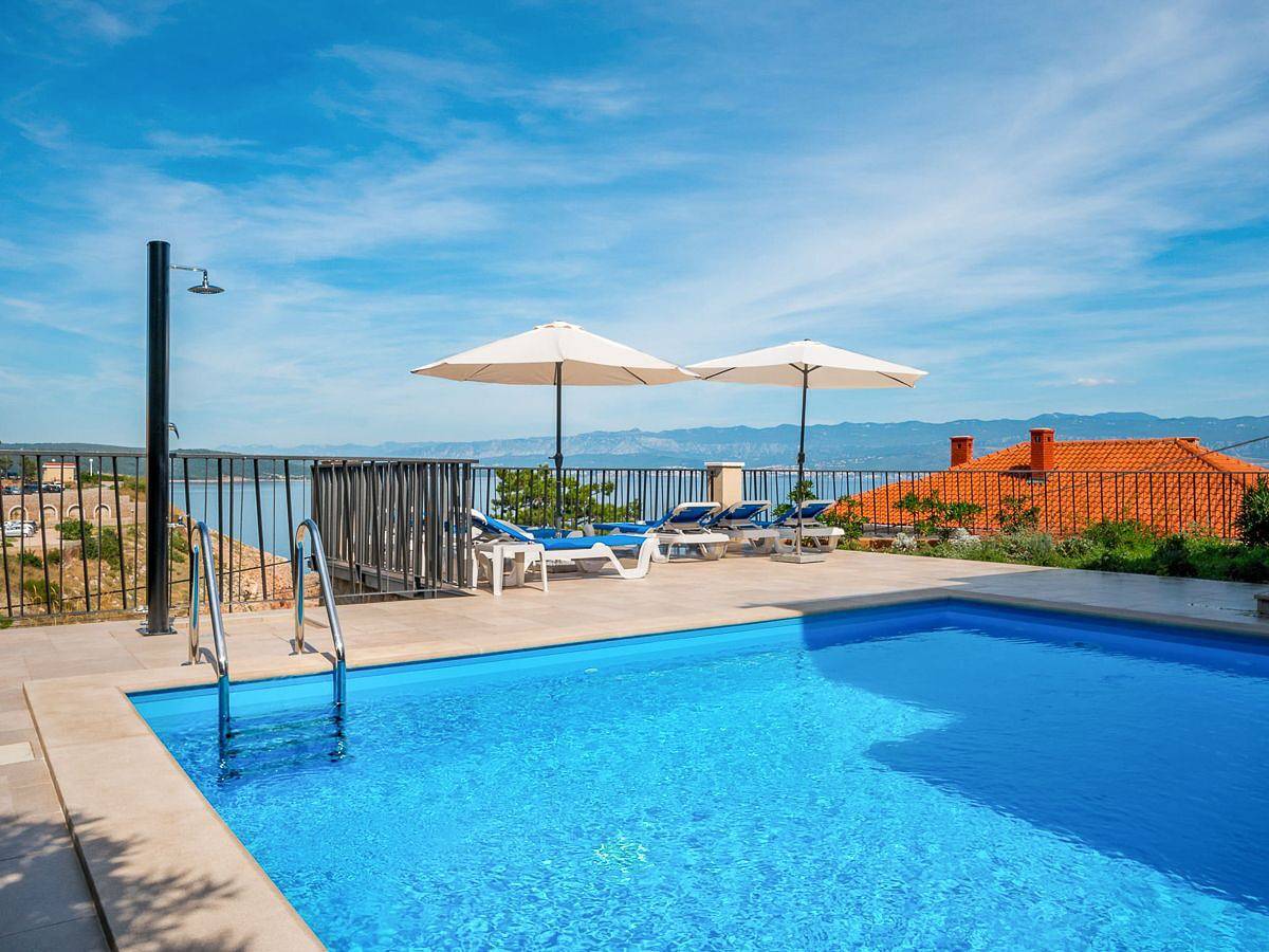 Villa für 6 Personen mit Terrasse in Vrbnik, Krk