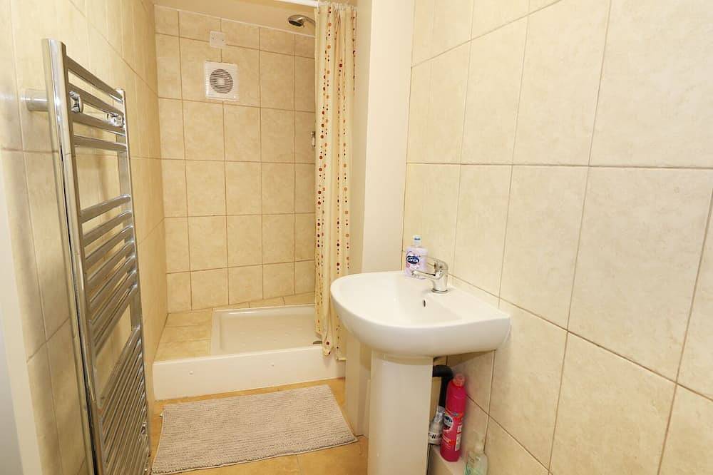 Gritstone Cottage, pet friendly, with open fire in Bakewell in Great Longstone, Derbyshire