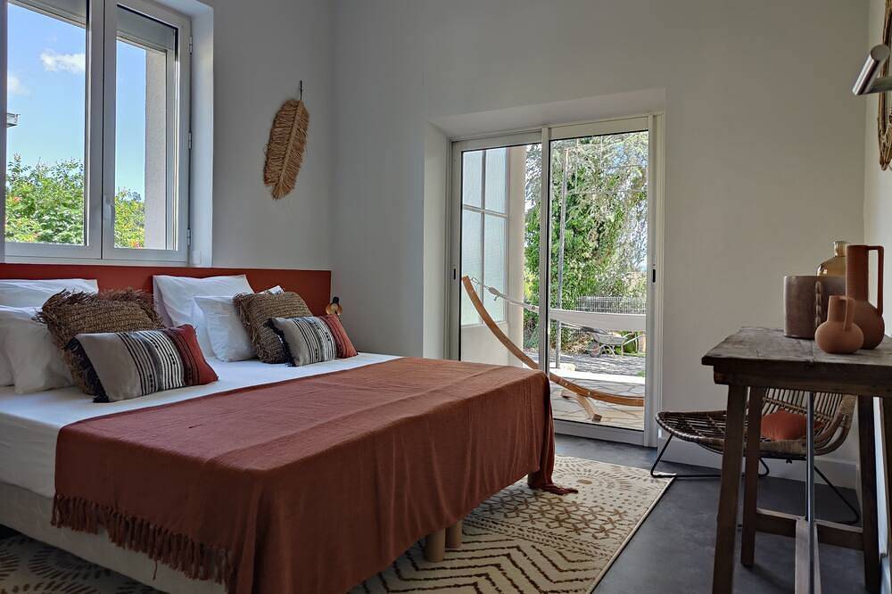 Bel Appartement Climatisé Avec Jardin et Piscine in Aubenas, Ardèche