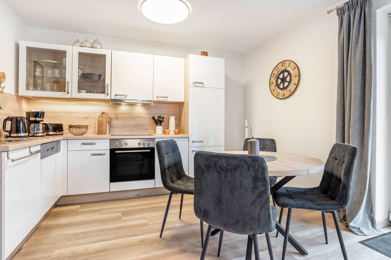 Ganze Wohnung, Apartment 'Carmen' mit gemeinsamer Terrasse, privatem Garten und Wlan in Wiek, Rügen