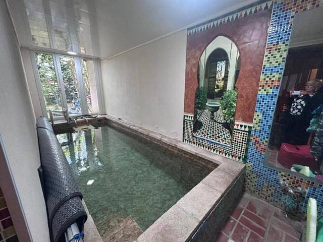 Location de vacances pour 5 personnes, avec piscine et terrasse ainsi que sauna et vue à Bièvres