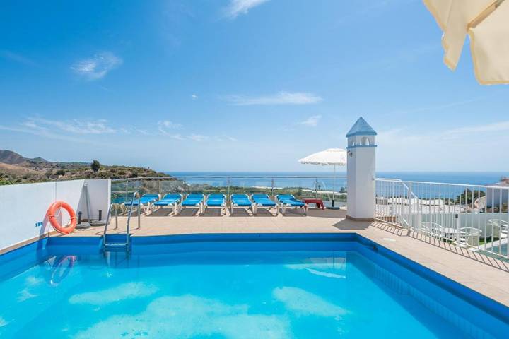 Apartamento para 3 personas, con piscina y balcón, Familias con niños en Maro