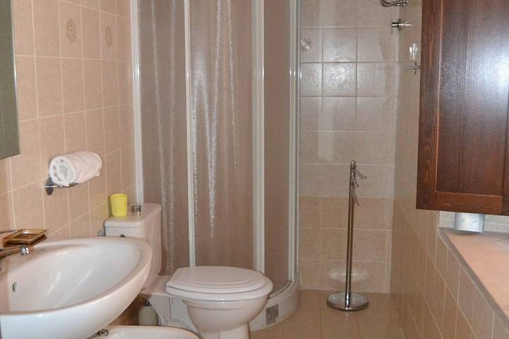 Elegante appartamento per 3 persone con piscina, A/C, TV e vista panoramica in Campiglia Marittima, Costa degli Etruschi