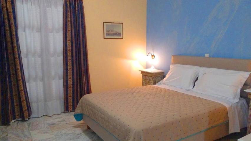 Maison d’hôte pour 2 personnes, avec vue et terrasse dans Syros - 4