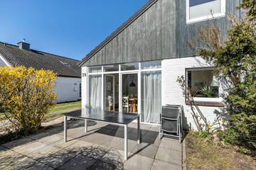 Ferienhaus "Deich Hus" mit privater Terrasse, Garten und WLAN