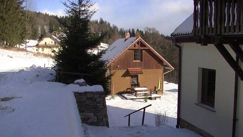 Apartament wakacyjny dla 2 osób, z Taras i Jacuzzi oraz Ogród i Basen w Sienna Czarna Góra