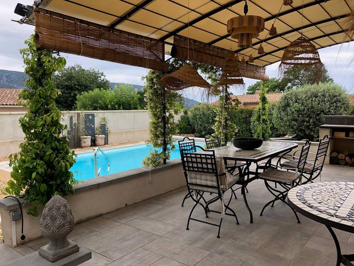 Gîte pour 4 personnes, avec jardin ainsi que piscine et terrasse