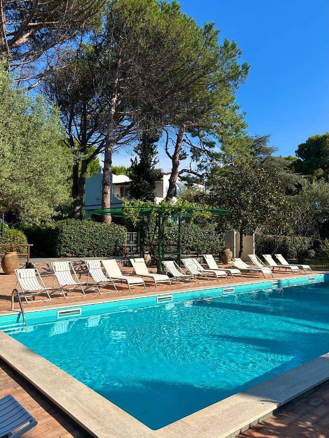 Villa per 5 persone, con piscina e balcone nonché panorama e giardino a Anacapri