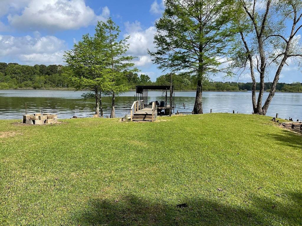 Toledo Bend waterfront Great for family vacation, fishermen or hunter's. in Toledo Bend Reservoir