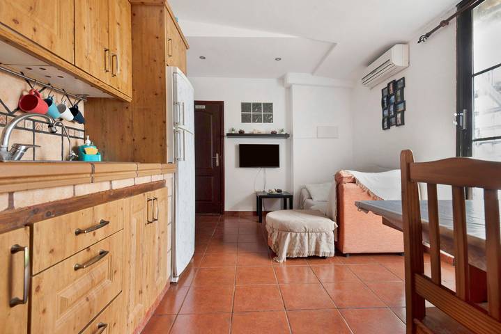 Apartamento entero, Apartamento vacacional 'Ático El Agua' con vistas al mar, Wi-Fi y aire acondicionado in Tamaimo, Santiago del Teide