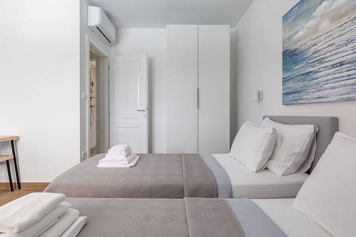 Alleinstehendes Ferienhaus mit Klimaanlage,  W-Lan, privatem Pool, Whirlpool, Tv, Terrasse in Dalmatinisches Zagora