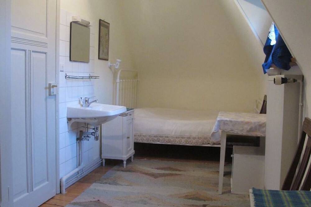 Ganze Wohnung, Lovingly furnished attic vacation apartment in Vosges house (up to 4 people maximum) in Hohrod, Regionaler Naturpark Belchen der Vogesen