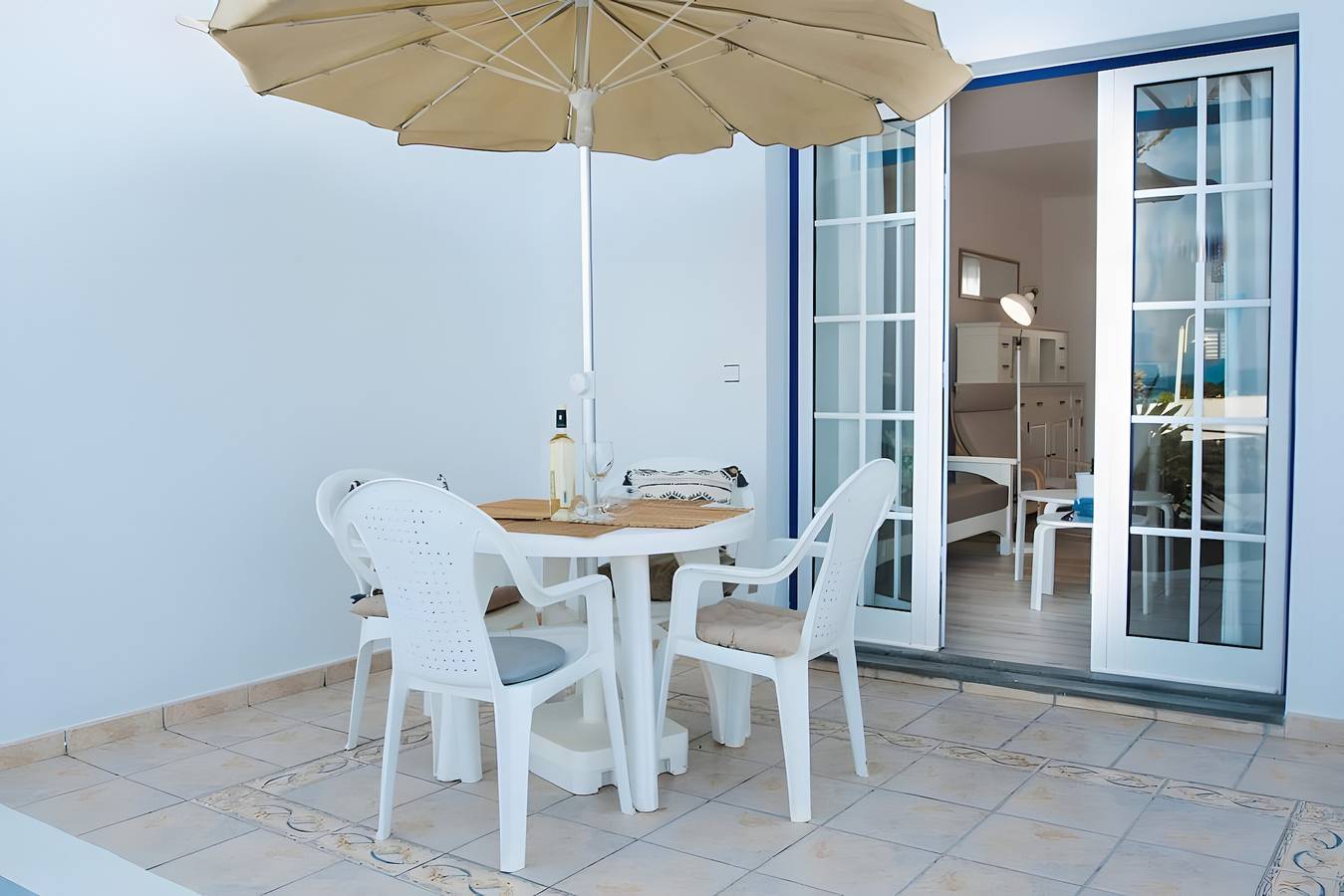 Holiday Home 'Caleta Campos Bungalows' with Sea View, Shared Pool and Wi-Fi in Punta de las Mujeres, Haría