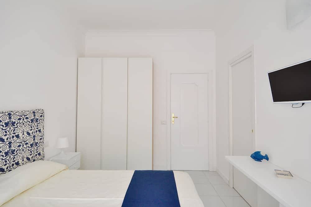 Entire apartment, Iris - Master Bedroom indipendent access in Minori, Amalfi Coast