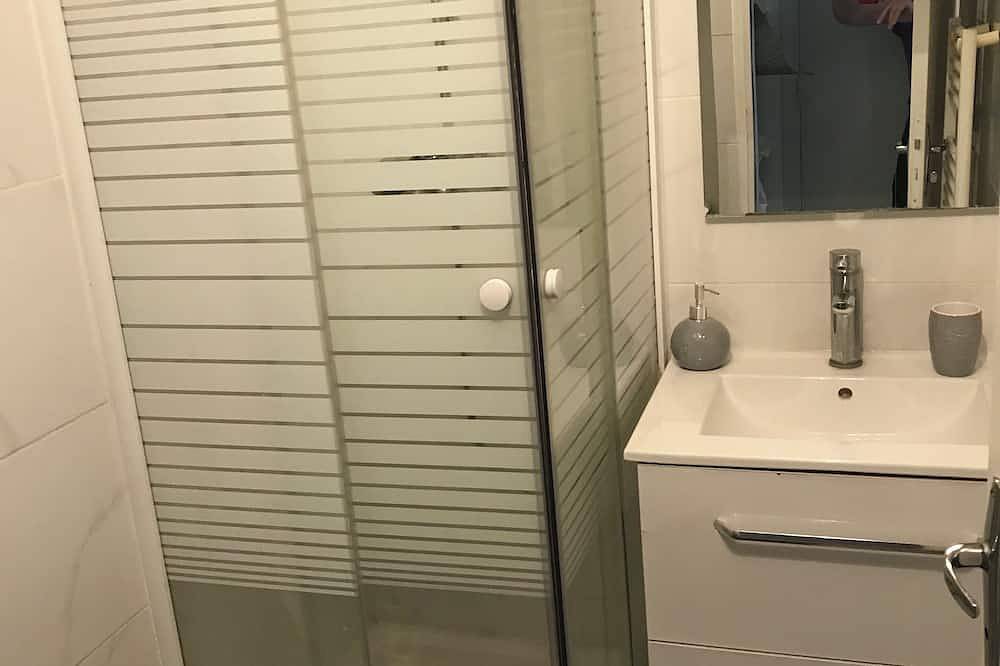 Entire apartment, Studio Charmant Centre d Aubervilliers in Aubervilliers, Seine-Saint-Denis