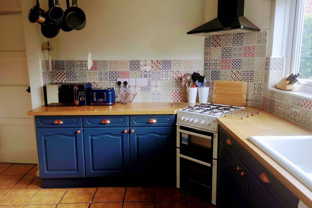 Comfy, spacious house, great base for couples and families, dogs welcome. in Embleton, Northumberland