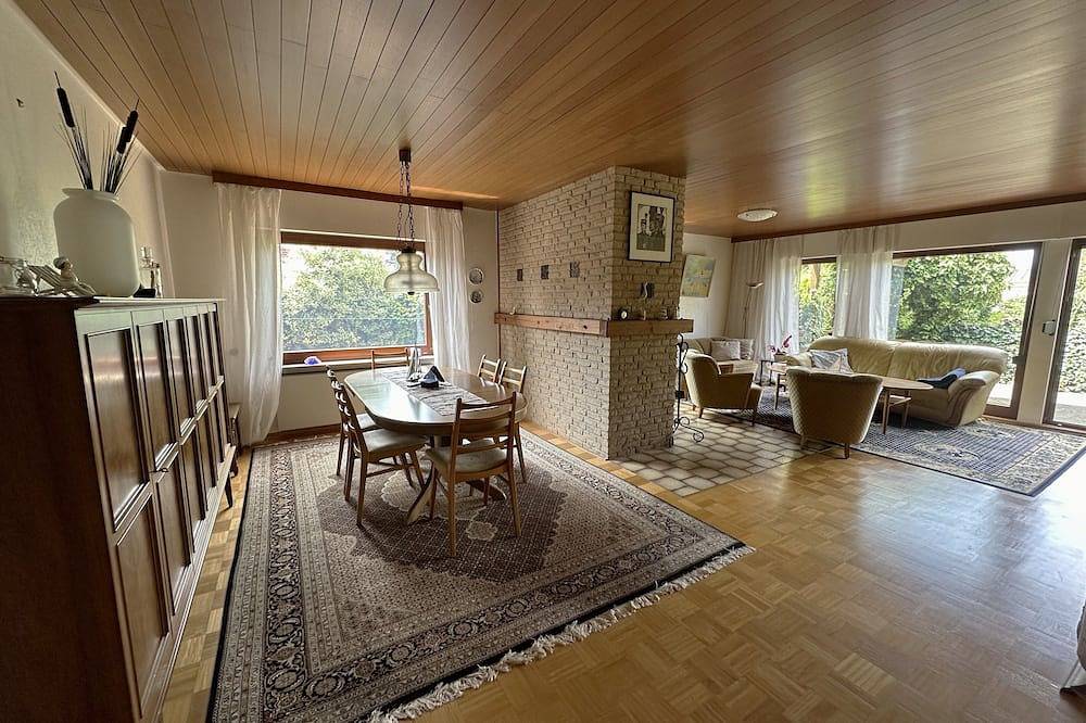 Ferienhaus Petzold mit Garten und Kamin, ruhige Lage in Wunstorf, Steinhuder Meer