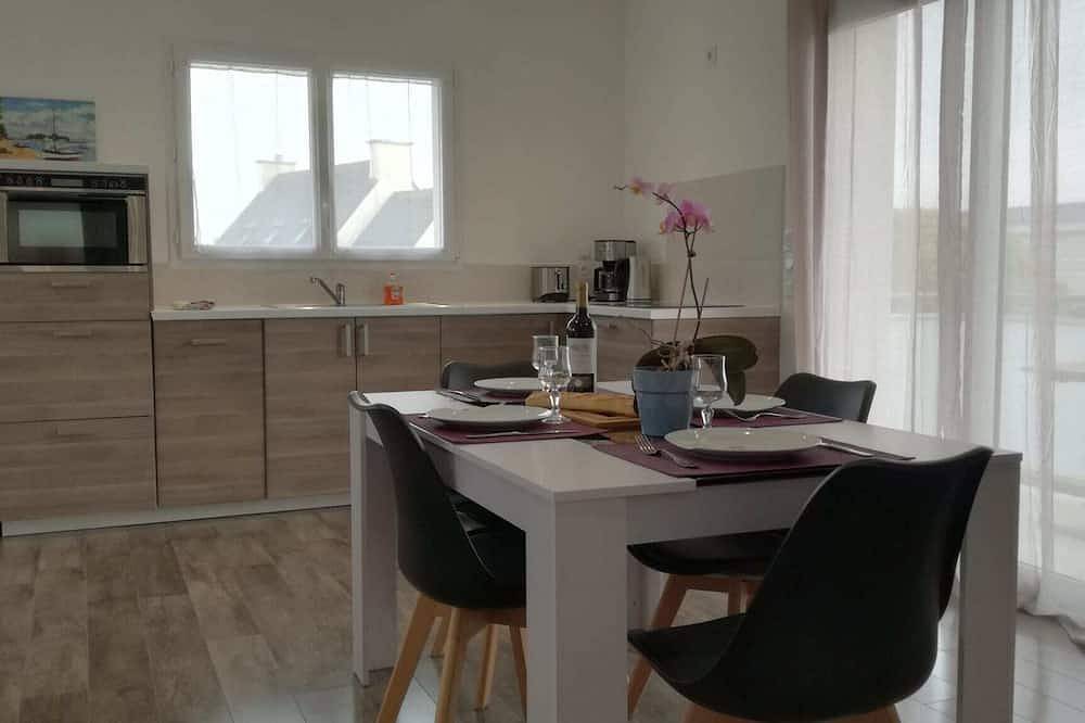 Entire apartment, Apartment with balcony in Landéda, Brest region