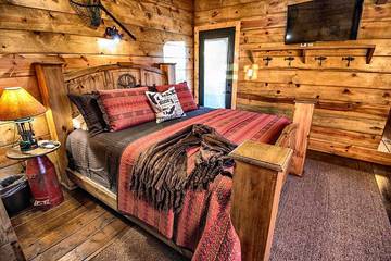 Log Cabin for 18 Guests in Broken Bow, Oklahoma, Picture 1