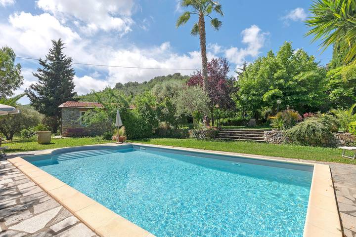 Agriturismo per 4 persone, con giardino in Provincia di Imperia