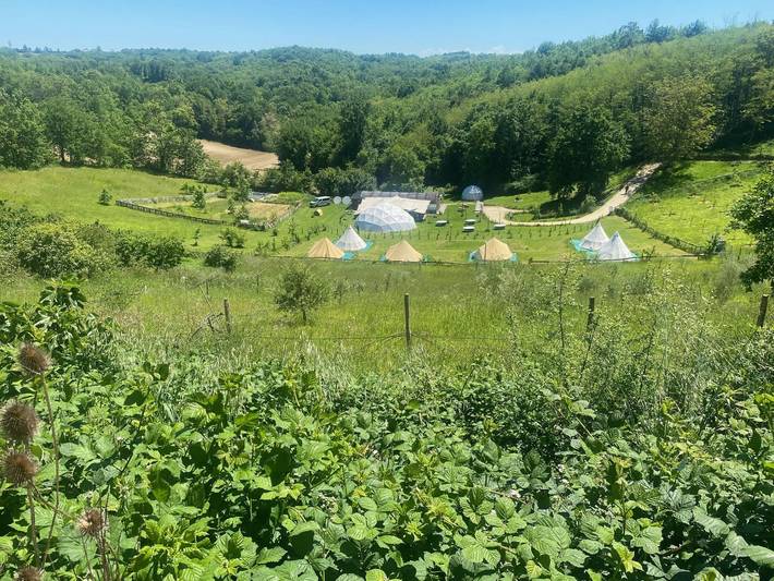 Gîte pour 45 personnes, avec terrasse et jardin, animaux acceptés à L'Honor-de-Cos