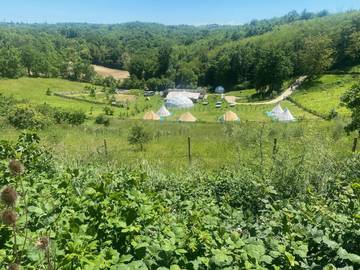 Gîte pour 100 personnes, avec terrasse et jardin, animaux acceptés à L'Honor-de-Cos