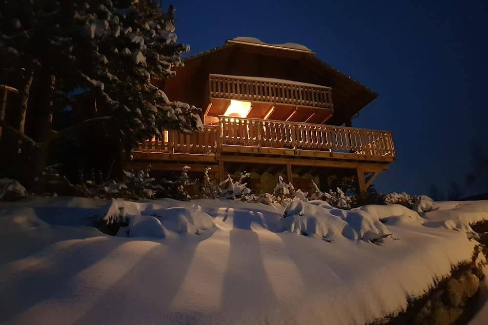 Appartement de  37 m2 dans Rdc chalet vue lac plein sud in Puy-Sanières, Parc national des Écrins