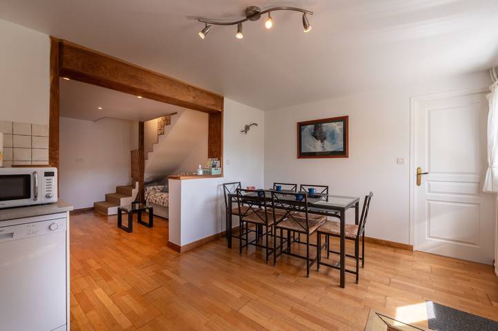 Petite maison 'Les Sapins' avec piscine partagée, terrasse partagée et Wi-Fi in Rochefort-en-Terre, Région de Vannes