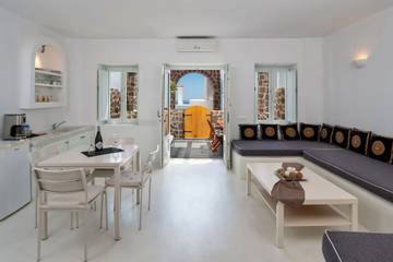 Villa With Pool for 3 People in Imerovigli, Santorini, Photo 1