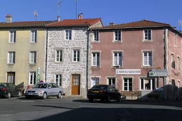 Gîte pour 6 personnes, avec jardin à Ferrières-sur-Sichon