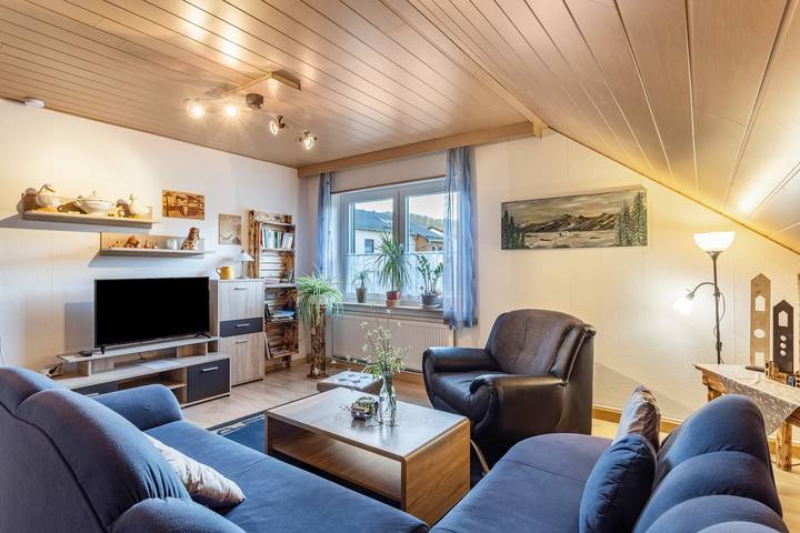 Geheel appartement, Appartement 'Ferienwohnung Desmecke' met privétuin, balkon en Wi-Fi in Olsberg, Hochsauerlandkreis