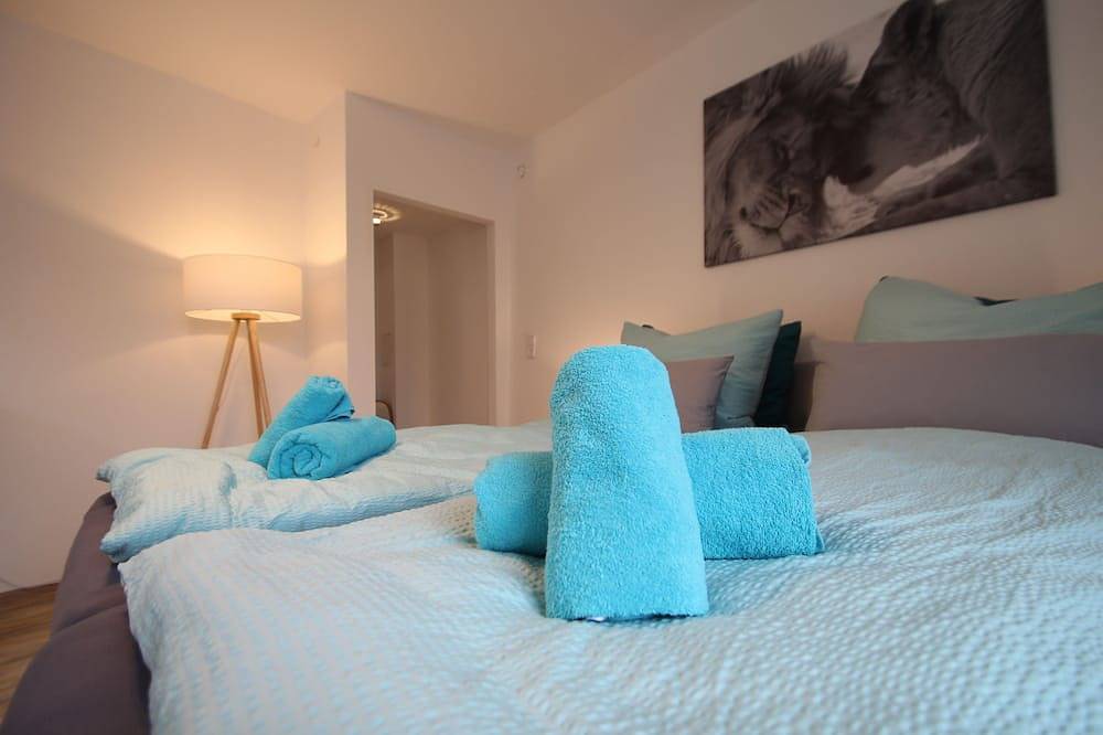 Ganze Wohnung, Moderne, helle 1 Zimmer-Wohnung in Citylage in Bad Urach, Albsteig Etappe 9