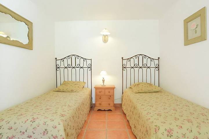 Location de vacances pour 6 personnes, avec piscine et jardin à Buisson - 3