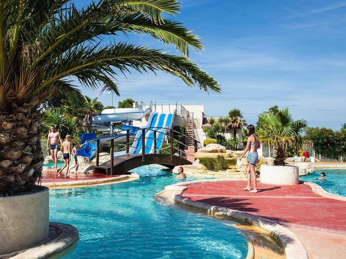 Camping pour 6 personnes, avec piscine ainsi que terrasse et bassin pour enfant à Vendres