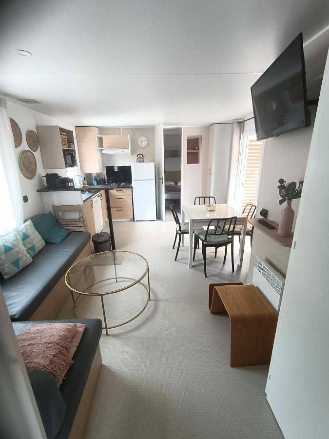 Location de vacances pour 6 personnes, avec Terrasse et Jardin ainsi que Bassin pour enfant et Piscine dans Port De Carry