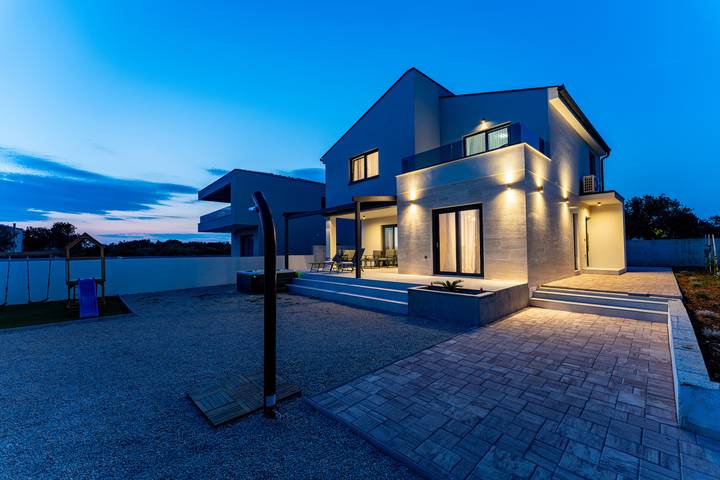 Ferienhaus für 8 Personen, mit Garten und Whirlpool in Biograd na Moru - 4