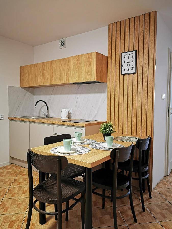 Apartament wakacyjny dla 6 osób, z Taras i Ogród oraz Sauna i Widok na jezioro w Jezioro Żarnowieckie