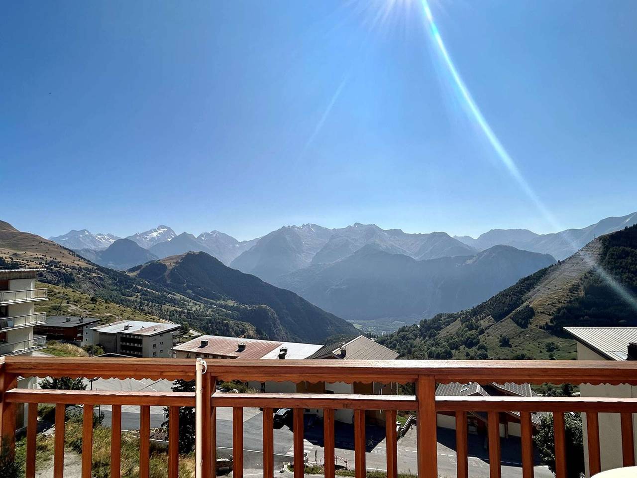 Entire apartment, Charming 2-Room Apartment for 4 near Lifts - Alpe d'Huez in Huez, Écrins National Park