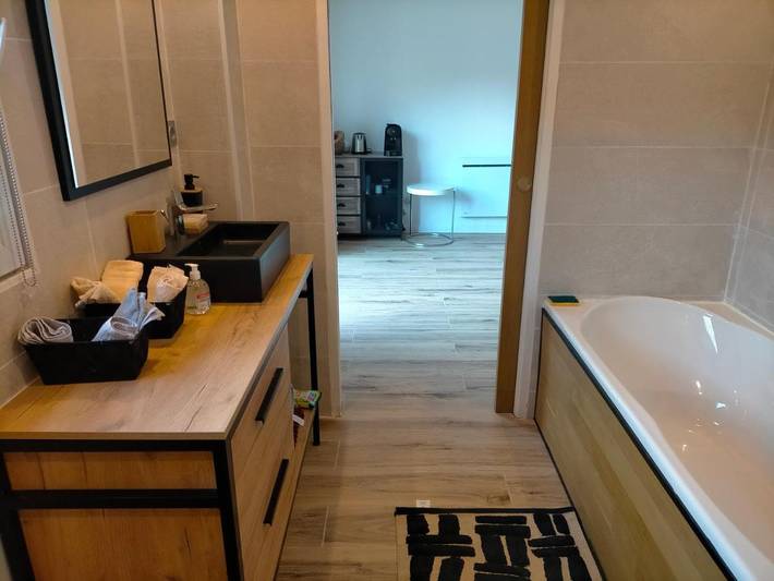 Gîte pour 2 personnes, avec jardin ainsi que vue et terrasse à Pignans - 3