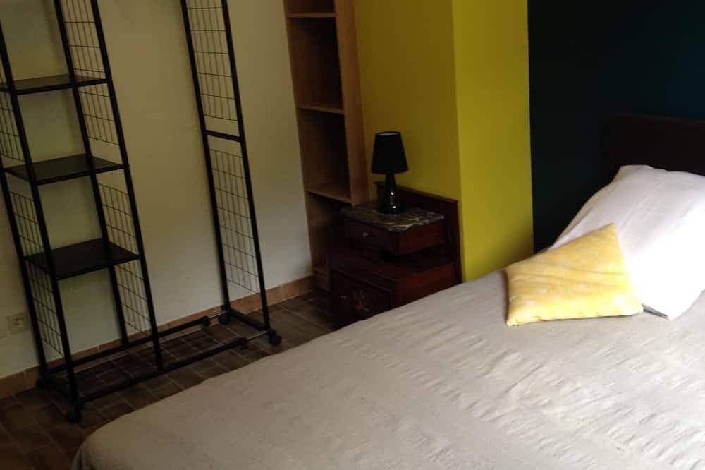 Ganze Wohnung, Group offer T3**** + 5 rooms--> 15 people / private interior and garden in Speloncato, Calvi und Umgebung
