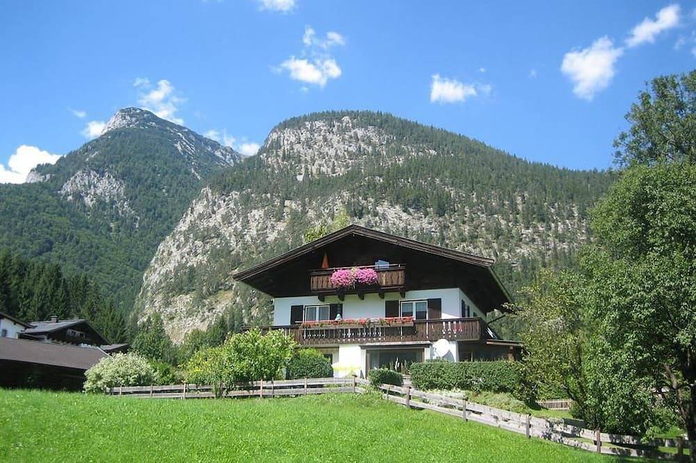 Ganze Wohnung, Apartment 1.St. /2 Schlafräume/Dusche, Wc - Else Weissbacher, Appartements in Loferer und Leoganger Steinberge, Lofer